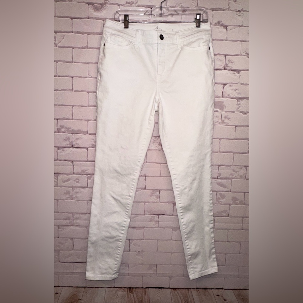 St. John’s Bay Skinny Leg Jeans White Size 8
Spring Summer Church Office Work